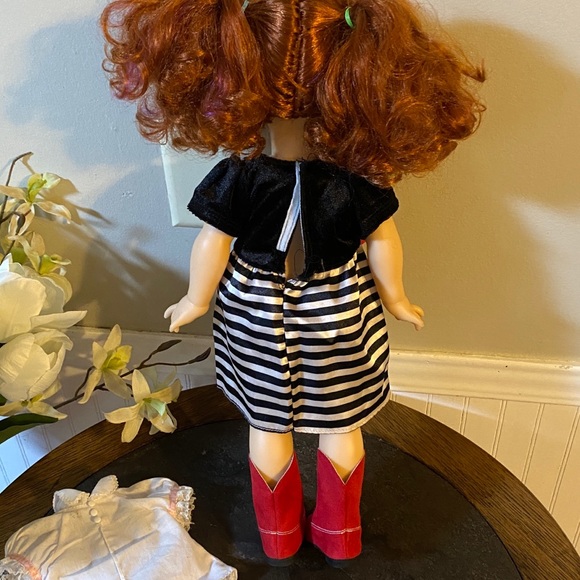 Fancy Nancy 18 inch doll - Picture 5 of 6